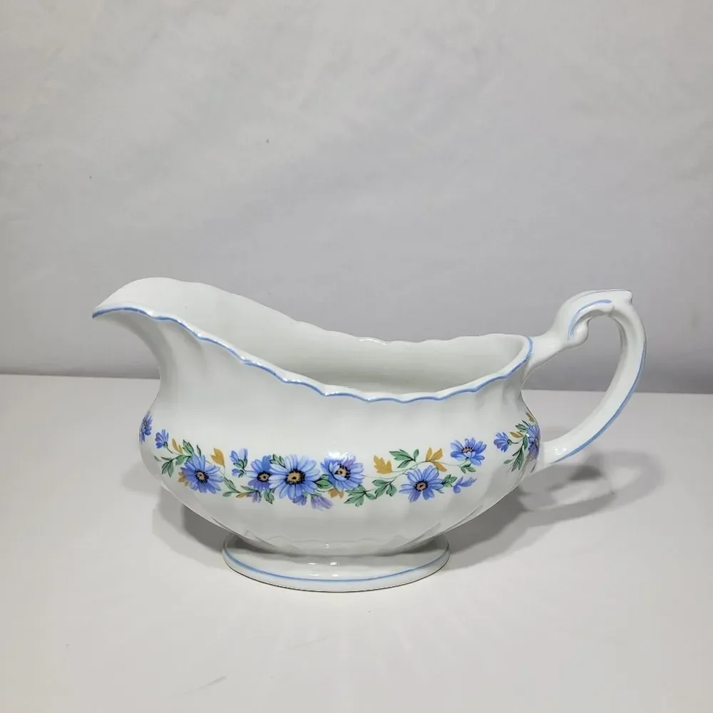 J and G‎ Meakin of England Classic White Fluted Ceramic Gravy Boat